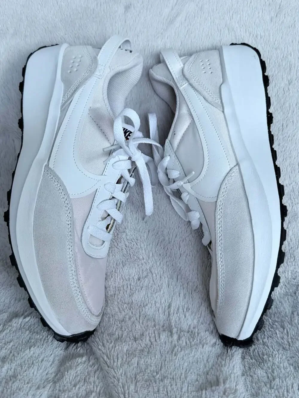 Nike Women's Waffle Debut Casual Sneakers, White/Grey (DH9523-100)